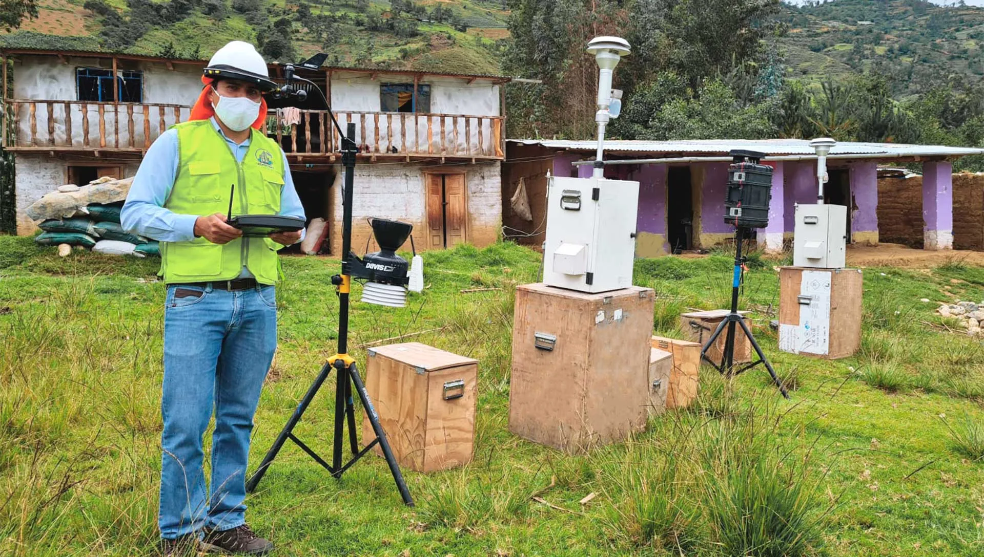 Equipo multidisciplinario de Kopecsa realizando un levantamiento técnico
